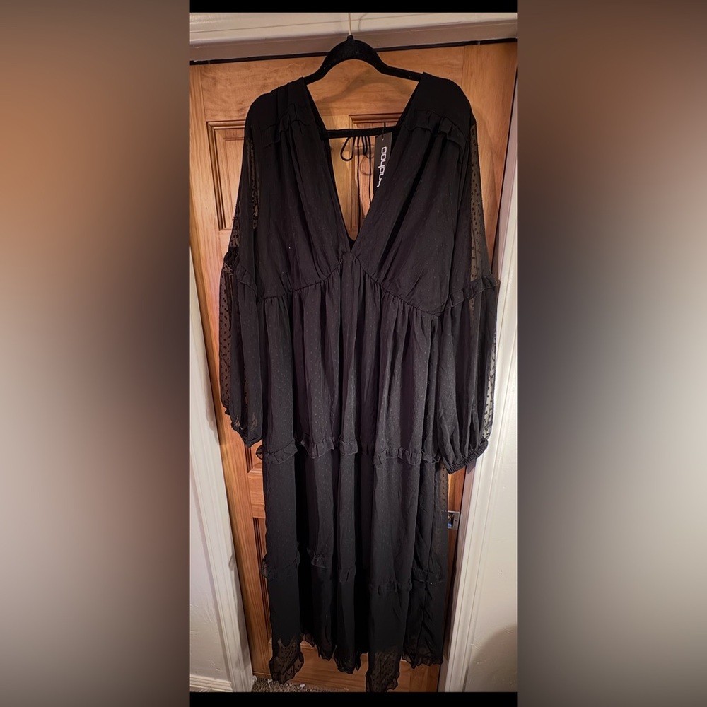 Boohoo Black V-Neck Textured Beautiful Subtle Dotted Long Sleeve Maxi Dress